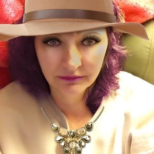 Meet your Posher, Myra